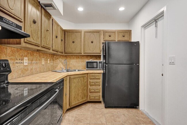 Photo - 3101 Oakland Shores Dr Unidad H209