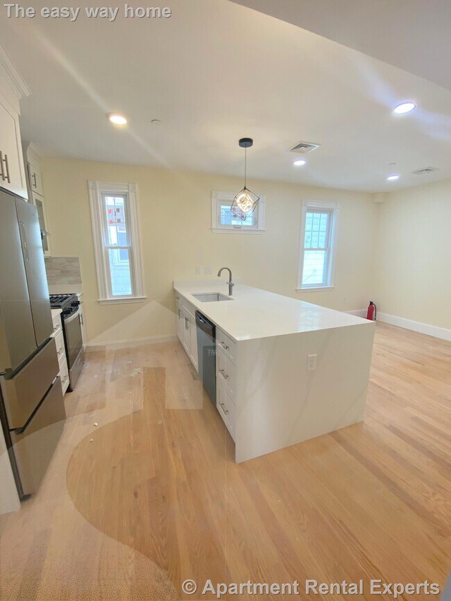 Photo - 32 Putnam Ave Unidad #2