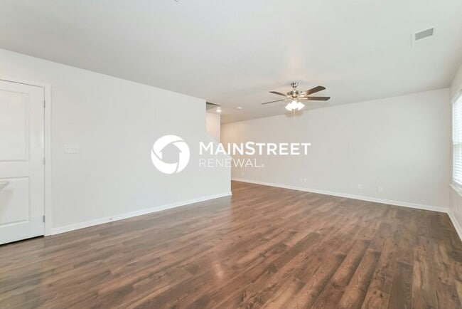 Photo - 4 Bedroom Pet-Friendly Home in KNOXVILLE, TN with Main Street Renewal