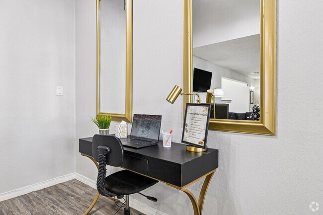 Business Center - Huntington Hollow Apartments