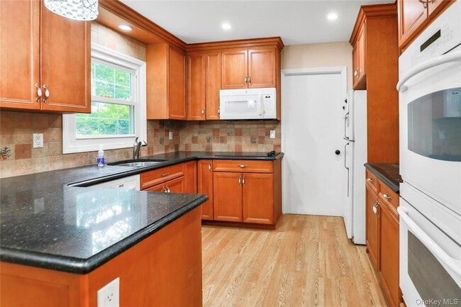 Photo - 40 Seabrook Ln