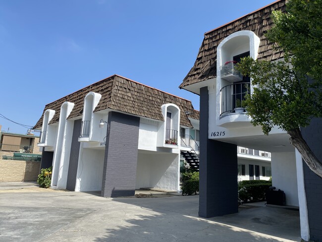 Building Photo - Vanowen Rental