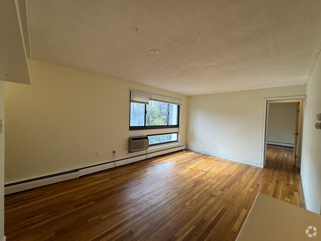 Building Photo - 83 Trowbridge St Unit #4-2 Rental