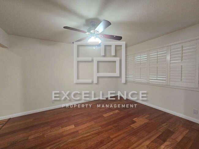 Photo - Spacious Fully Renovated 4/2 House with Over 2000SF and LVT Throughout