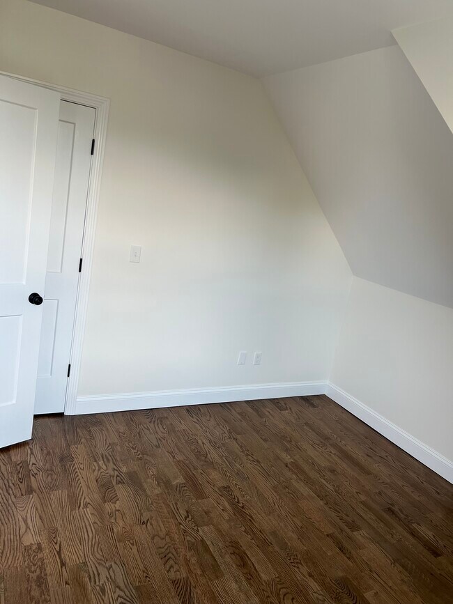 Photo - 470 Howard Ave