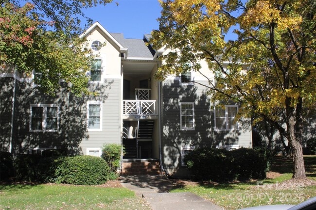 Building Photo - 19839 Henderson Rd