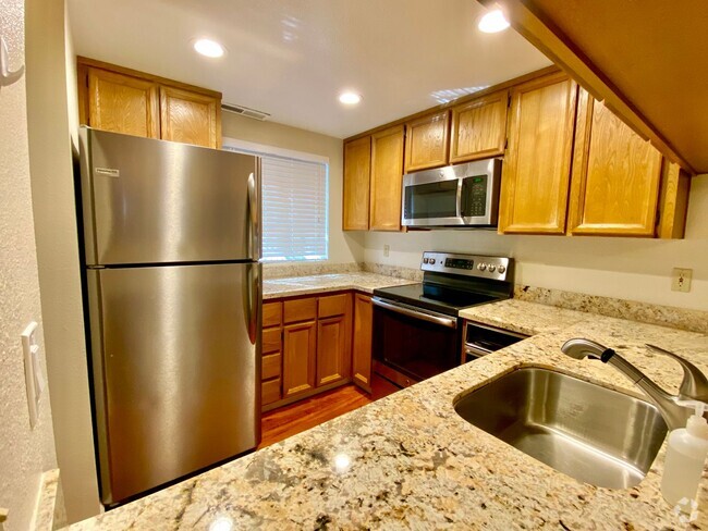 Building Photo - $2690 - GORGEOUS 2BED REMODELED CONDO IN C...