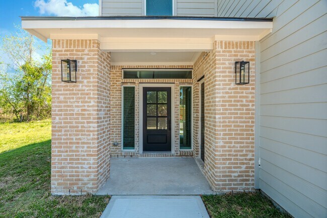 6814 Champion Ln