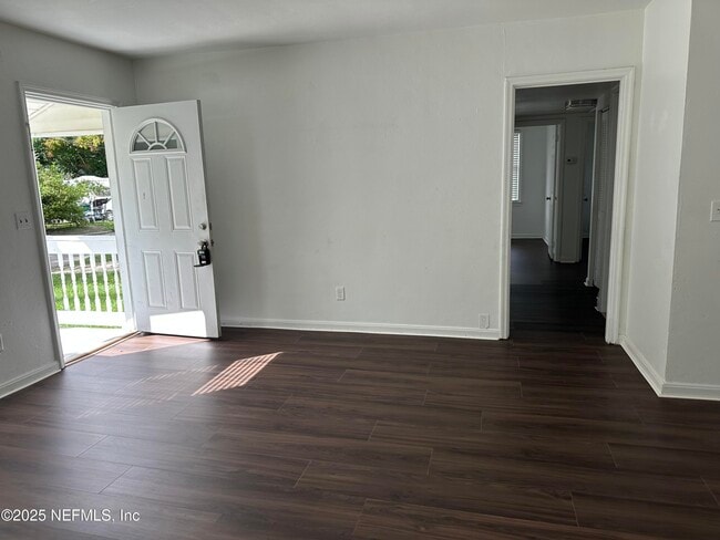 Photo - 3325 Claremont Rd