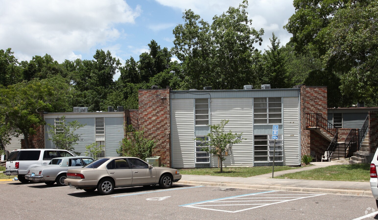 Photo - Oakwood Villa