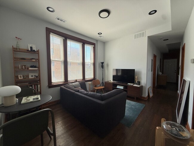 Photo - 2842 W Augusta Blvd Unit 2W