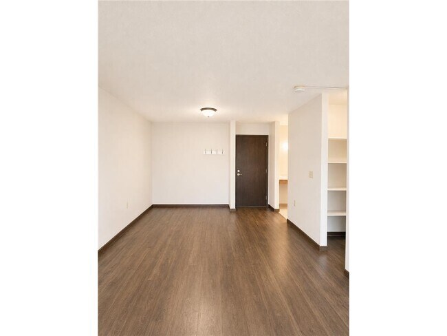 Building Photo - 812 Hills Ave Unit N110