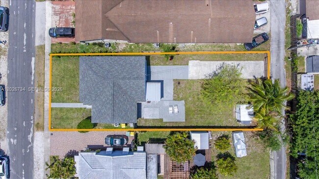 Photo - 266 SW 6th St