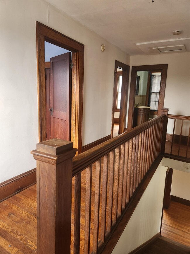 Photo - 215 Crawford St
