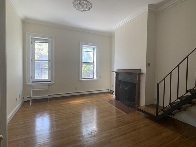Building Photo - 317 Beacon St Unit 6 Rental