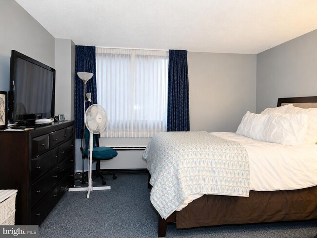 Photo - 1420 Locust St Unit 23E