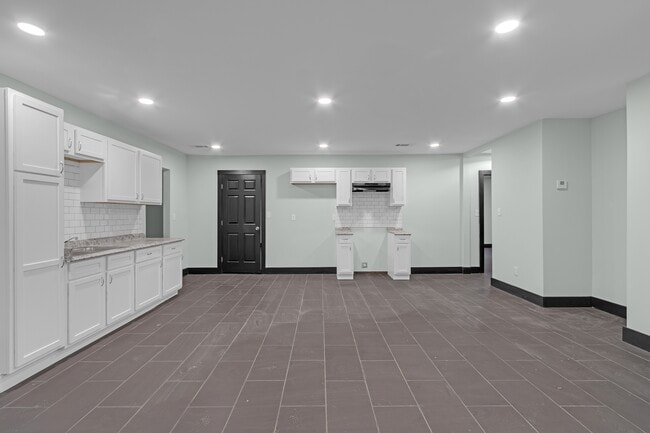 Photo - 1697 Baine Ave