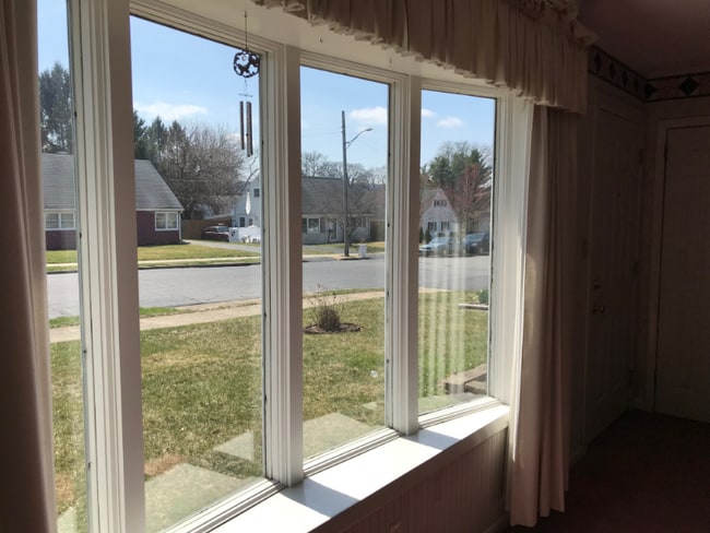 Photo - 2030 Eastman Ave