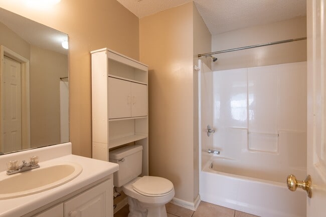 Photo - 654-656 Center Pl Unit 656