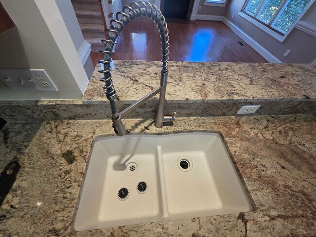 Photo - Spacious 4-Bedroom Home for Rent in Kings ...