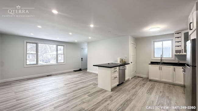 Building Photo - 42 Wenlock Cres