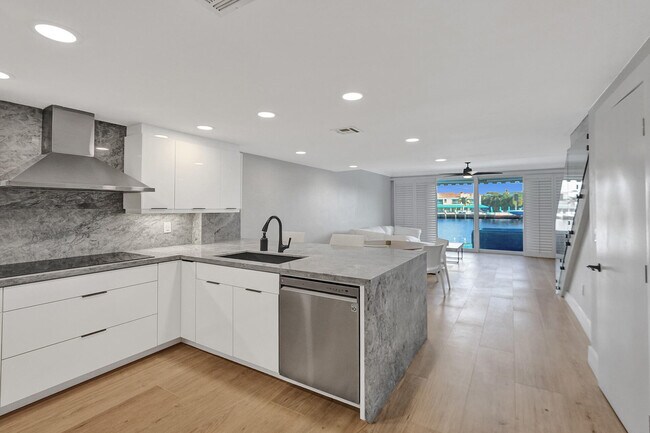 Photo - 876 Jeffery St