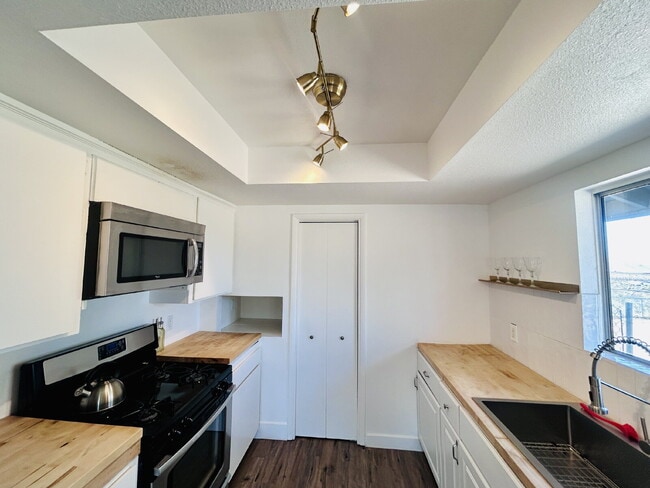 Beautiful 4 Bedroom House for rent in South Joshua Tree