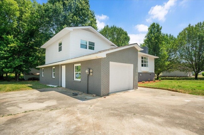 Photo - 1844 Brier Ln