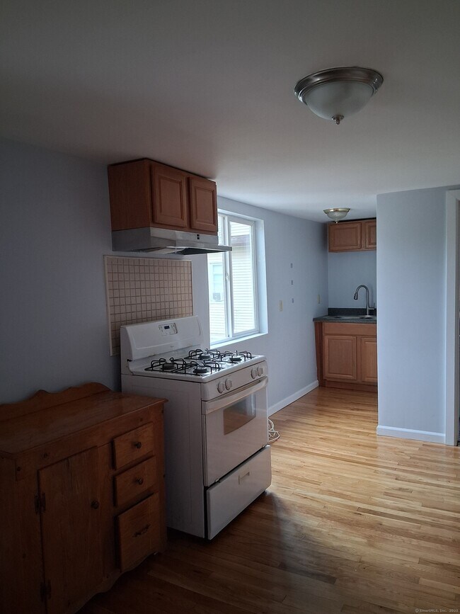 Photo - 959 1st Ave Apartments