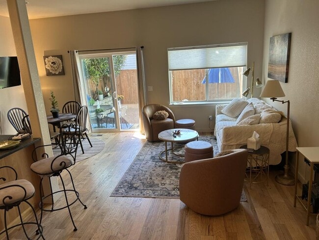Photo - 237 Dunthorpe Dr