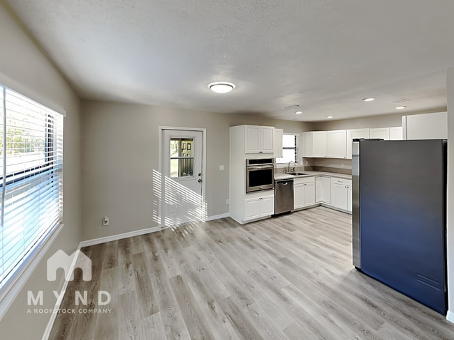 Photo - 204 S Maki Rd