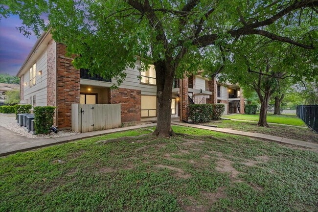Building Photo - 1705 Crossing Pl Unit Apt 114