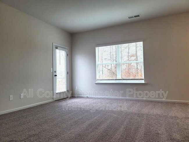 Photo - 25 Rambling Oaks Dr NE