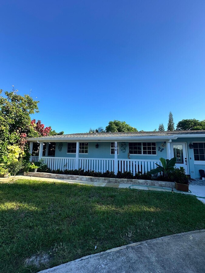 Photo - 104 NE 16th Ave