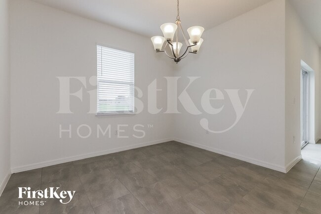 Photo - 425 Reina Wy