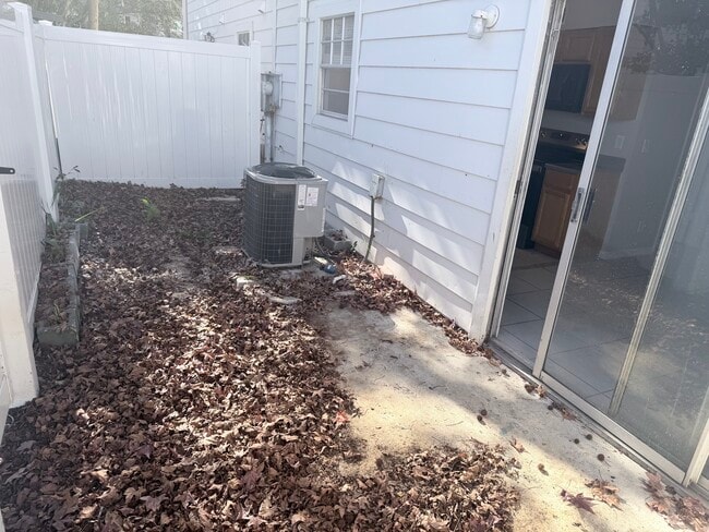 Building Photo - 206 Kettering Way