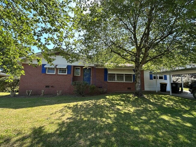 Building Photo - 2703 Lakeridge Cir NW Unit 109 Chief Vann Dr