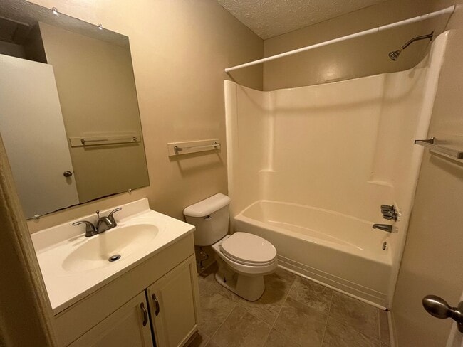 Photo - 1100 E 56th St