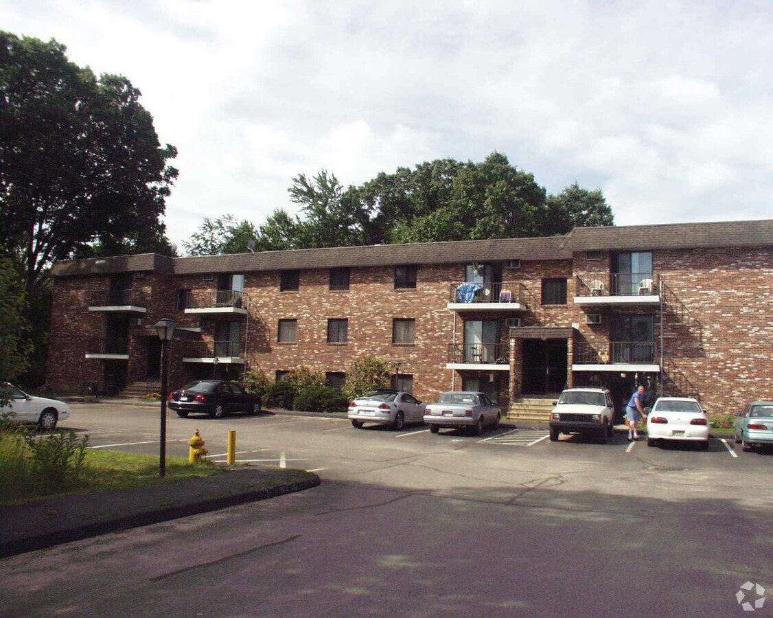 The Edgemere Gardens Apartments - The Edgemere Gardens Apartments