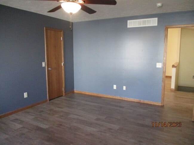 Photo - Spacious 6-Bedroom Home in a Prime Location – Room to Live, Work & Relax!