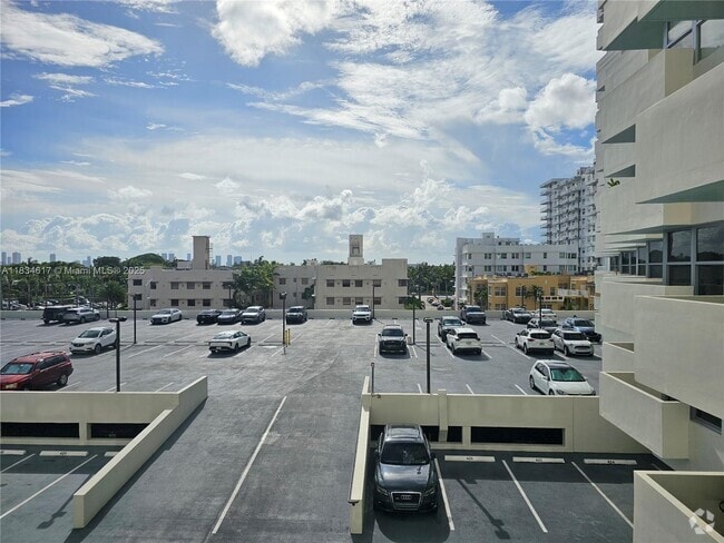 Building Photo - 2899 Collins Ave Unit 534 Rental
