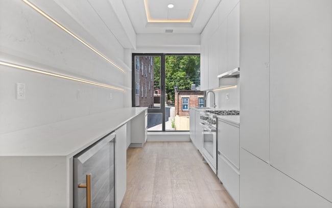 Building Photo - 1578 Beacon St Unit PH1 Rental