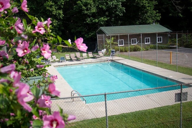 Windy Lakes Apartments - Windy Lakes Apartments