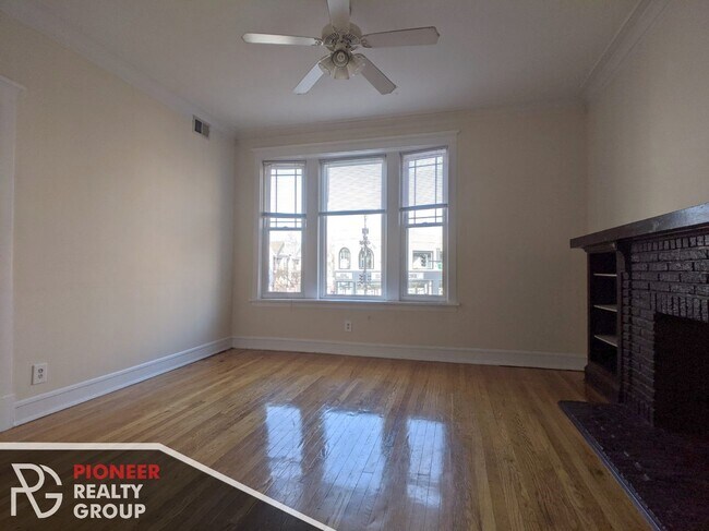 Photo - 3050 N Greenview Ave Unit 2