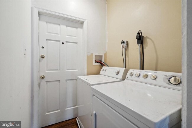 Photo - 3215 Hamilton St