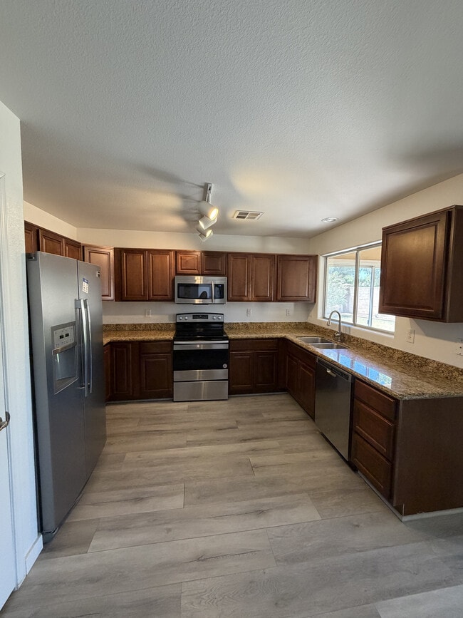 Photo - 1124 W Laurel Ave