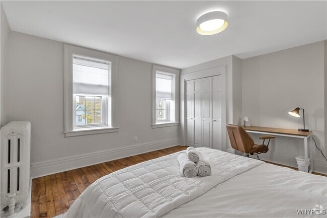 Building Photo - 617 Niagara St Rental