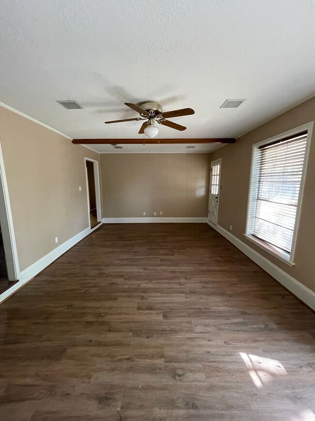 Photo - 3 Bed House near Deacon Dr & HWY 6 (College Station)