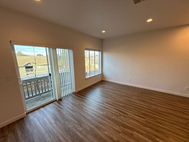 Photo - 5913 Blue River Dr SE