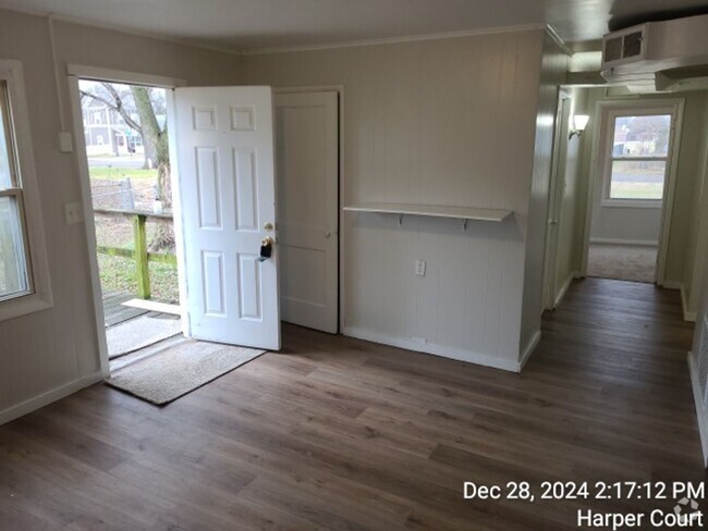 Building Photo - 3BD/1BA Duplex Rental